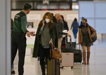 Modifican validez de certificados de vacunación para ingresar a España