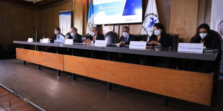 Autoridades de Salud reiteraron la importancia de la vacunación contra el COVID-19 para reducir riesgos.