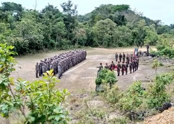 Soldados de diferentes unidades del Ejército participan en el curso de Fuerzas Especiales Kaibil, en Poptún, Petén.
