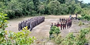 Soldados de diferentes unidades del Ejército participan en el curso de Fuerzas Especiales Kaibil, en Poptún, Petén.