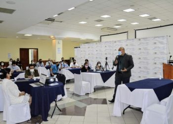 Capacitan a casi 6 mil personas sobre uso de sistemas financieros públicos