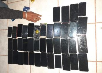 Celulares incautados en la requisa de las cárceles de Zacapa.