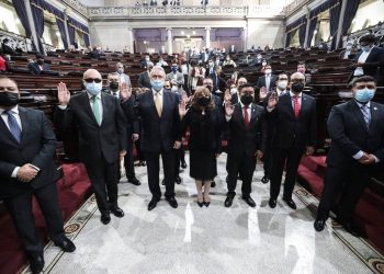 Juramentan a comisión de postulación para elección de fiscal general