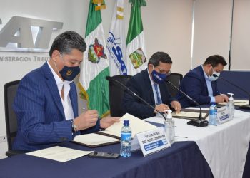 SAT suscribe convenios de cooperación con municipalidades de Antigua Guatemala y Jutiapa