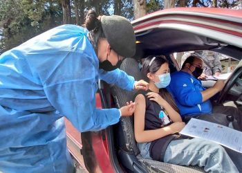 En los diferentes puestos de vacunación del país, soldados aplicaron más de 44 mil dosis durante el pasado fin de semana.