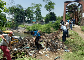 El MARN y colaboradores eliminan vertedero no autorizado dunto a afluente en Río Bravo, Suchitepéquez.