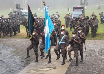 Soldados participan en inauguración del entrenamiento miliitar 2020 en Huehuetenango.