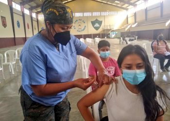 El Ejército de Guatemala continua apoyando las jornadas de vacunación contra el COVID-19
