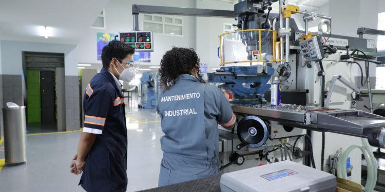 El Intecap brinda varias carreras para la formacion de los guatemaltecos .