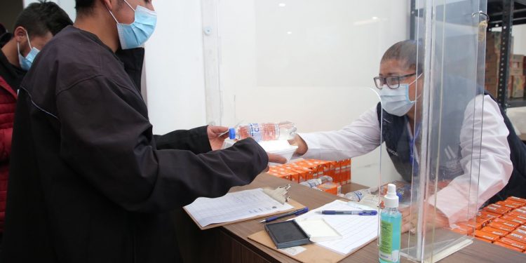 Entrega de alimentos a guatemaltecos migrantes retornados