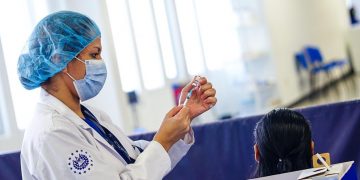 El Salvador reduce tiempo para la tercera dosis como prevención ante ómicron