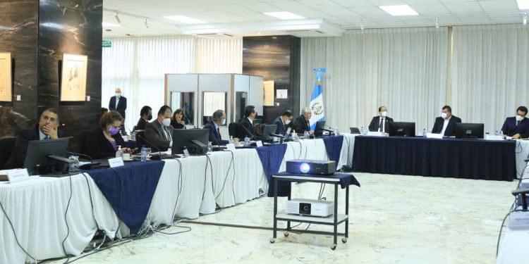 Funcionarios presentes en la primera reunión ordinaria del Gabinete de Desarrollo Económico