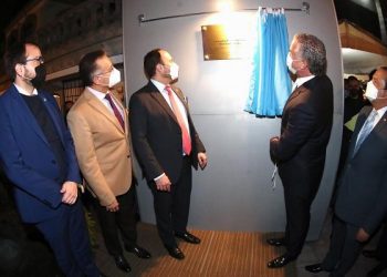 Autoridades del Minex e invitados, durante la inauguración del Consulado Honorario de Guatemala en Toluca, estado de México.