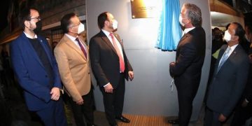 Autoridades del Minex e invitados, durante la inauguración del Consulado Honorario de Guatemala en Toluca, estado de México.
