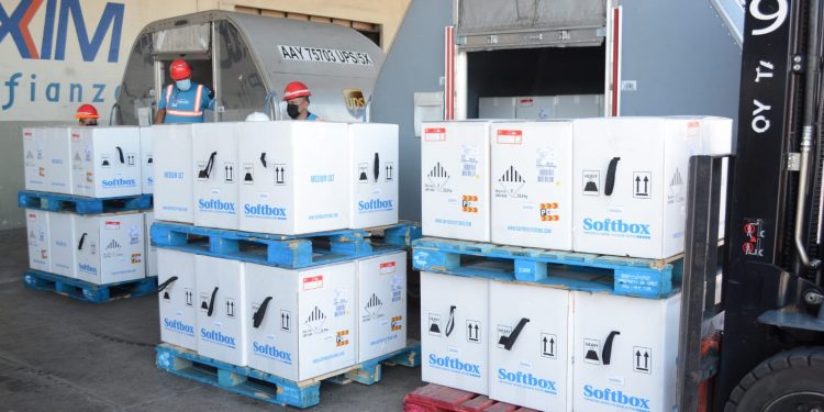 Ingreso de dosis de la vacuna contra el COVID-19 de la farmacéutica Pfizer