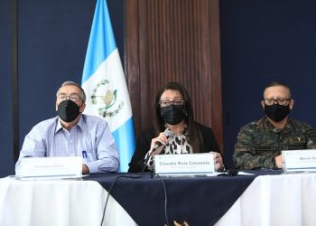 Los ministros de Salud, Educación y Defensa brindan detalles de la jornada de vacunación para atender a la comunidad educativa del país.