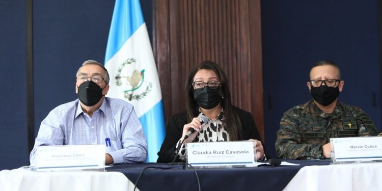 Los ministros de Salud, Educación y Defensa brindan detalles de la jornada de vacunación para atender a la comunidad educativa del país.