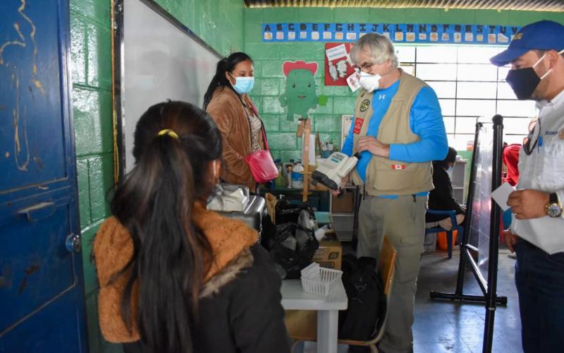 Población de Chiantla, Huehuetenango, se beneficia con cornada oftalmológica, la cual contó con el apoyo del Ejército de Guatemala. 