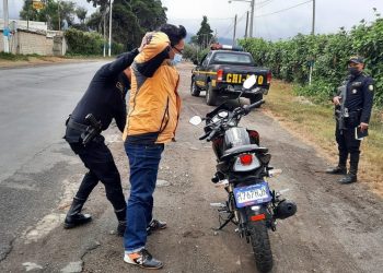 La PNC también lleva a cabo patrullajes de control en carreteras.
