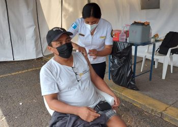 La Policía Nacional Civil continúa apoyando el Plan Nacional de Vacunación