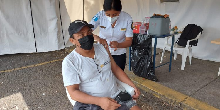La Policía Nacional Civil continúa apoyando el Plan Nacional de Vacunación