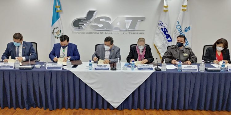 La firma del convenio se llevó a cabo en las instalaciones de la SAT