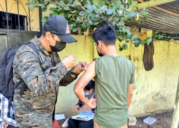 La vacunación es clave para contrarrestar la pandemia del COVID-19.
