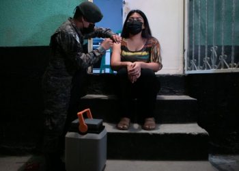 Las Brigadas del Ejército apoyarán en la vacunación de casa en casa.