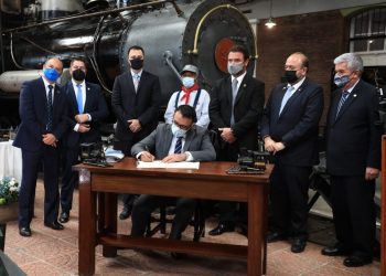 Firman convenio de “Línea Ferroviaria” para transporte de carga comercial