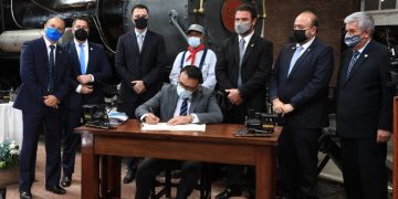 Firman convenio de “Línea Ferroviaria” para transporte de carga comercial