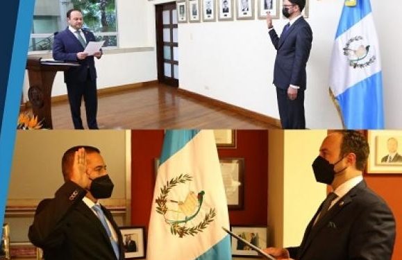 El canciller Pedro Brolo Vila juramenta a los muevos embajadores en Chile y Uruguay.