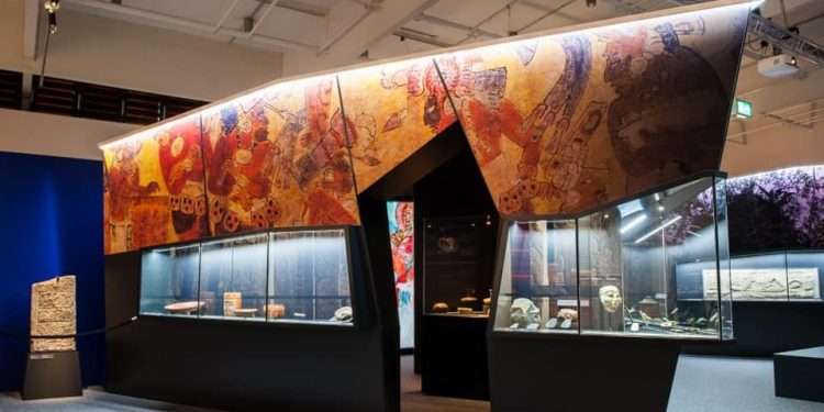 Exhibición de arte maya en el museo MAMUZ Mistelbach, Austria.