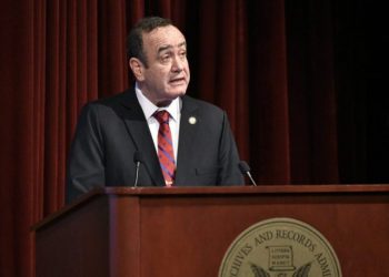 Mandatario agradece apoyo de senador estadounidense para frenar migración irregular