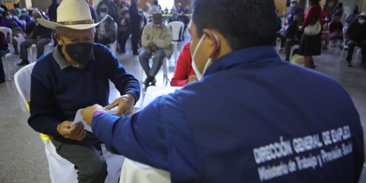 Aumentan aporte económico que reciben adultos mayores