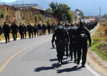 Agentes de la PNC llevan a cabo patrullajes de seguridad y de acercamiento en comunidad de Nahualá, Sololá.