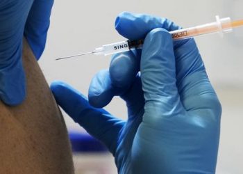 Confirman que vacunas son efectivas contra ómicron y otras variantes