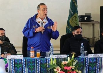 Presidente lidera mesa de diálogo para resolver conflictos en Santa Catarina Ixtahuacán y Nahualá.