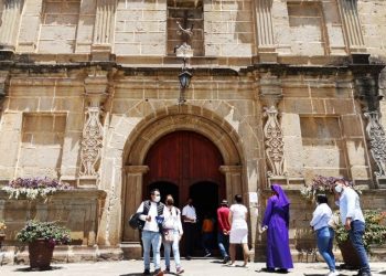 La realización de procesiones y eventos públicos de otra naturaleza depende del estado del Tablero COVID-19 y otros requisitos.
