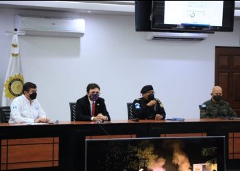 Autoridades brindan detalles de los incidentes ocurridos este sábado por la noche en la frontera entre Guatemala y Honduras, en Puerto Barios, Izabal.