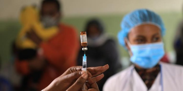 Panamá adopta tres dosis de vacuna como esquema completo contra el COVID-19