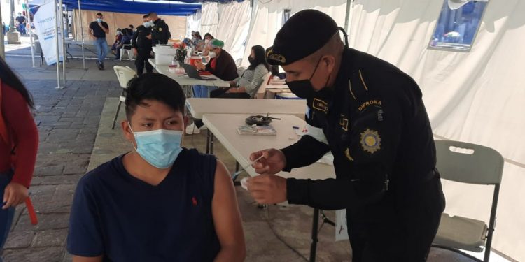 Disminuyen período de espera para aplicar dosis de refuerzo