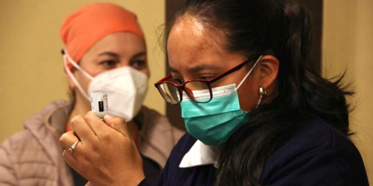 Totonicapán comienza a administrar tercera dosis contra COVID-19