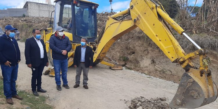 Recursos extraordinarios permiten pavimentar vía en Patzún