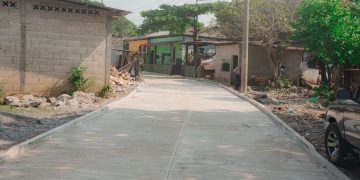 Vecinos de Santa Cruz Muluá agradecen mejoramiento de vía