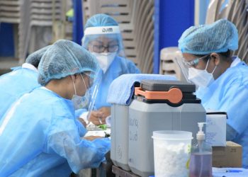 Jornada masiva de vacunación en edificios escolares avanza en Baja Verapaz