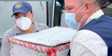 Nuevo lote de dosis contra COVID-19 arriba a Huehuetenango