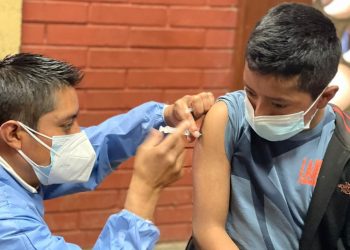 Comunidad educativa de Quiché atendió llamado a vacunarse contra el COVID-19