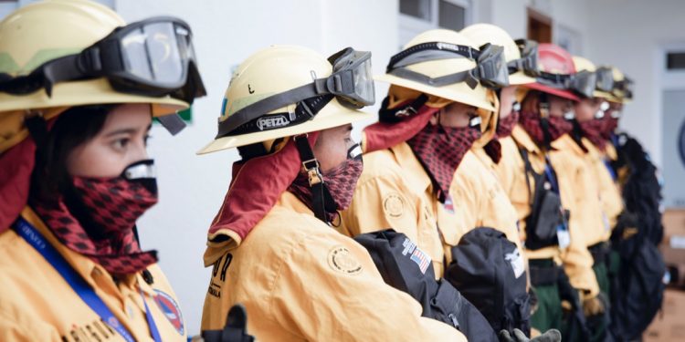 Brigadistas contra incendios forestales reciben kits de limpieza