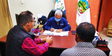 Zapotitlán firma primeros convenios para ejecución de obras este año