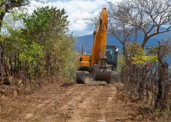 Vecinos de San Miguel Chicaj agradecen mejoramiento de carretera